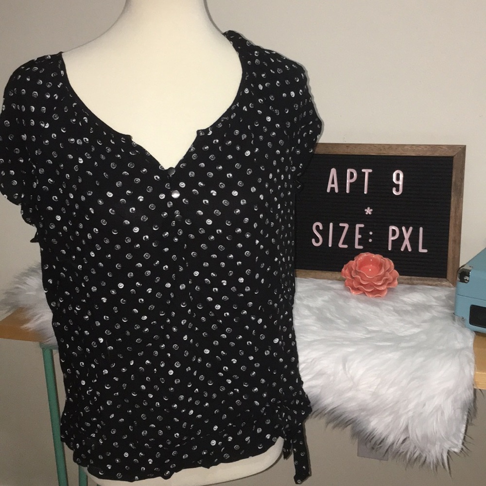 Black and white‎ blouse APT 9 Size PXL